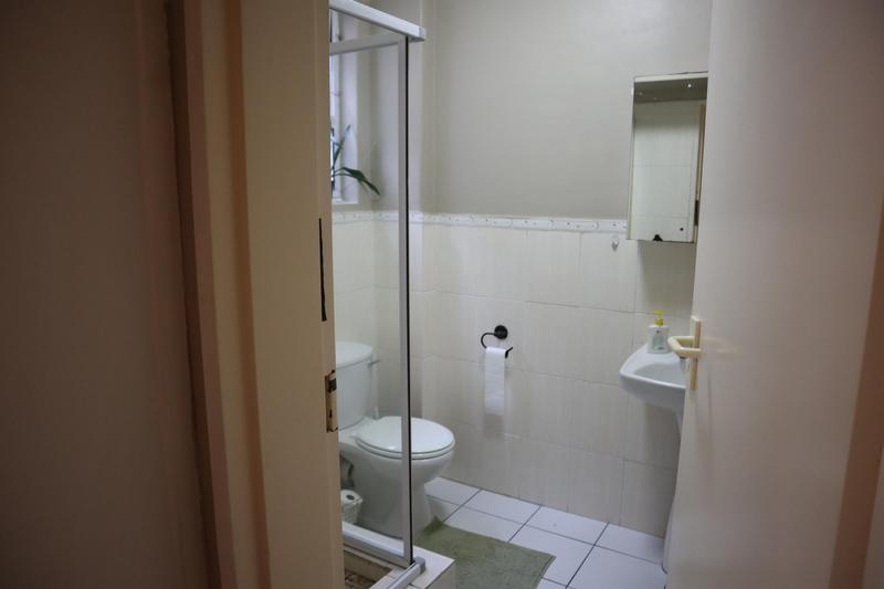 To Let 2 Bedroom Property for Rent in Vredehoek Western Cape